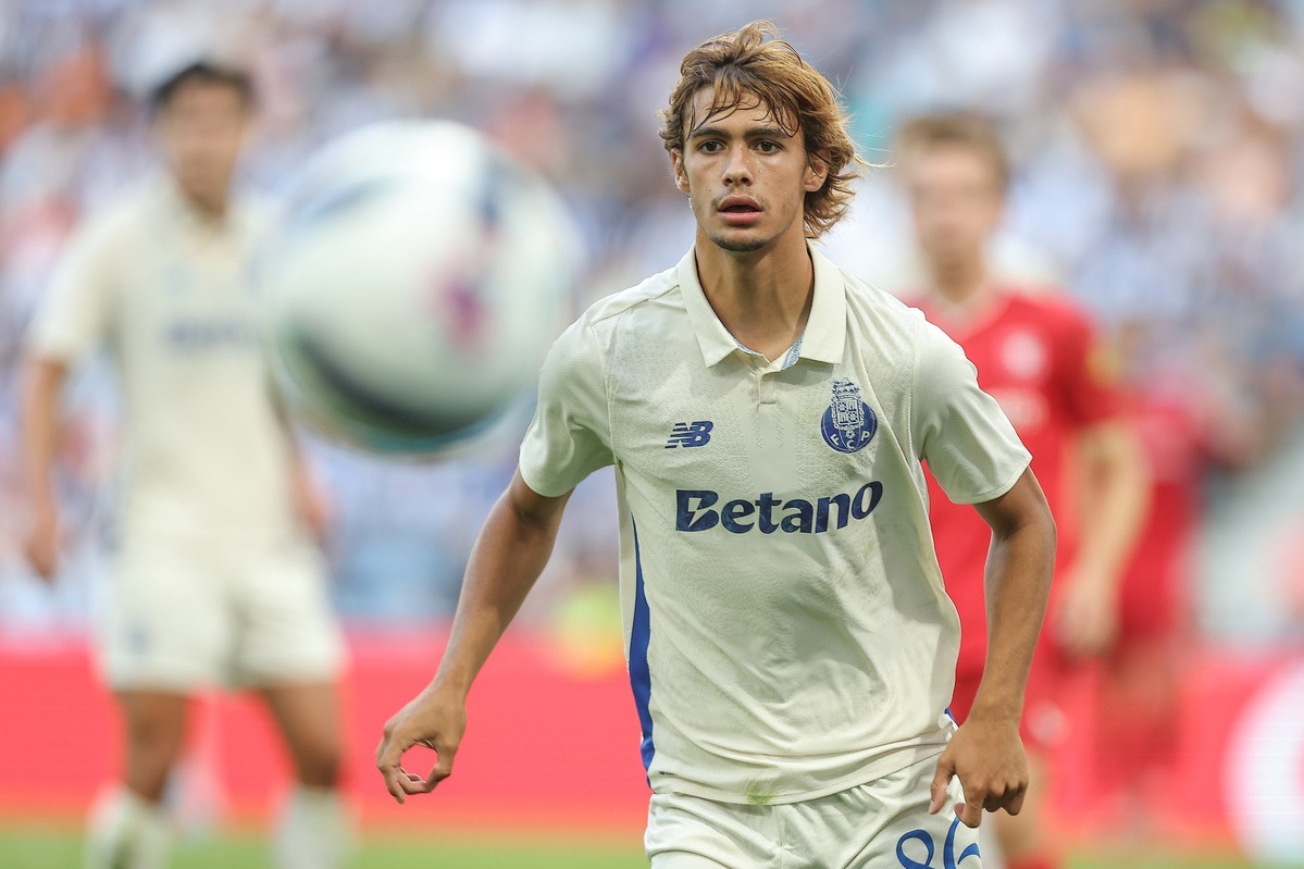 El Porto pone en venta a Rodrigo Mora