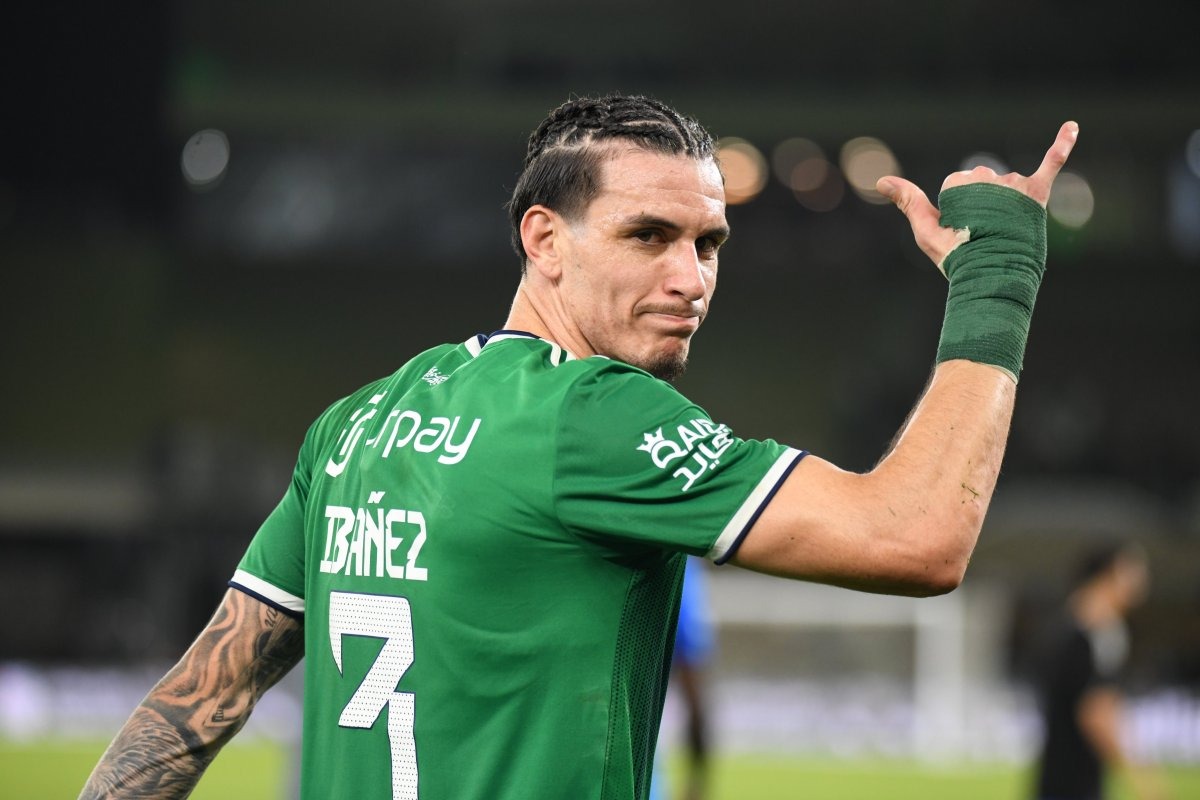 Roger Ibañez rumored to sign for Valencia