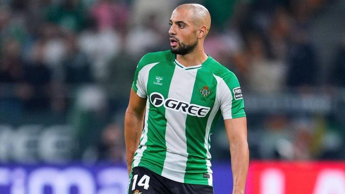 Sofyan Amrabat durante un partido con el Real Betis