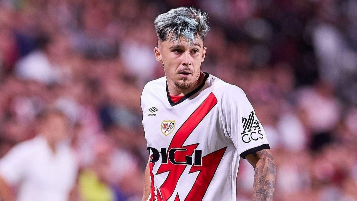 Andrei Ratiu during a match with Rayo Vallecano