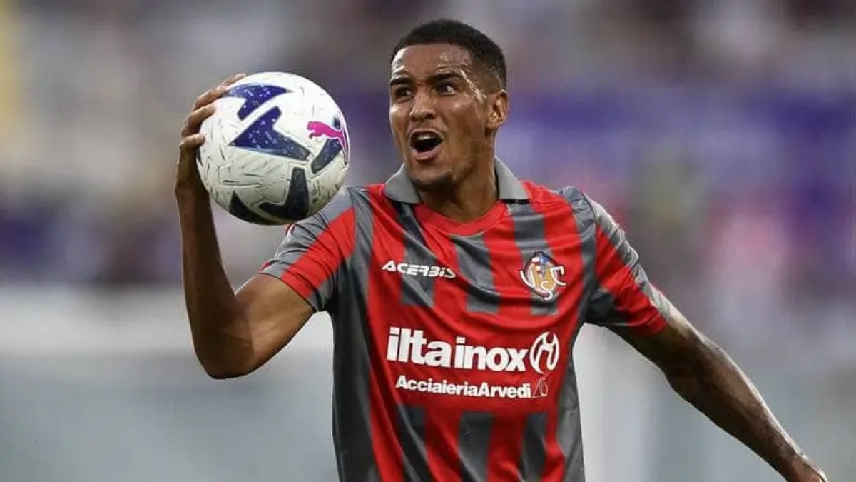 Charles Pickel durante un partido con la Cremonese
