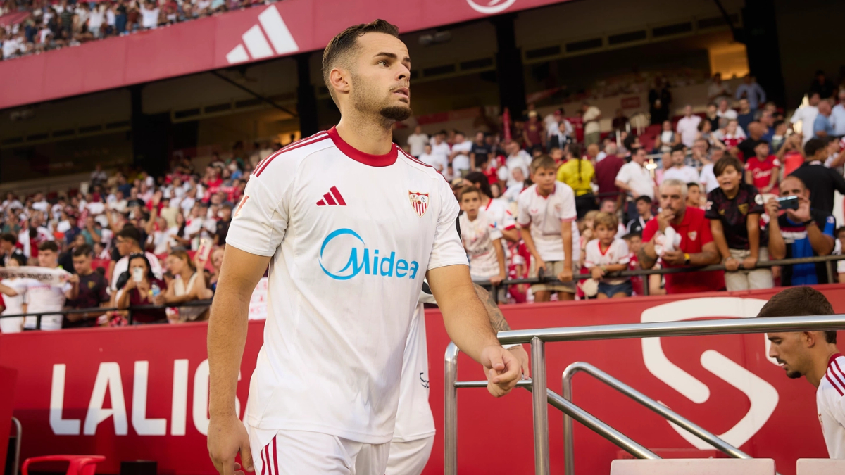 Ramón Martínez, young center-back of Sevilla