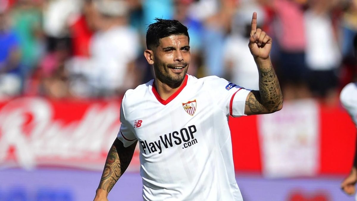 Ever Banega celebra un gol anotado con el Sevilla
