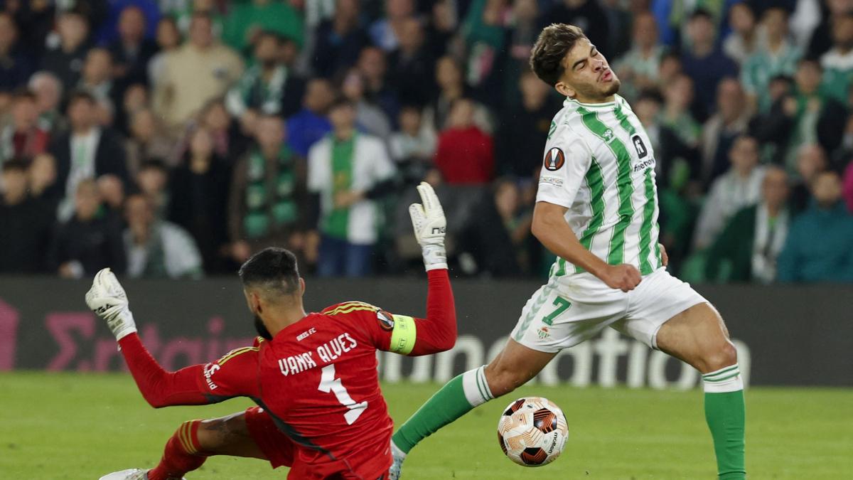 Ez Abde durante un partido con el Real Betis