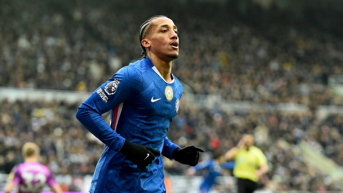 Joao Pedro celebra un gol anotado con el Chelsea