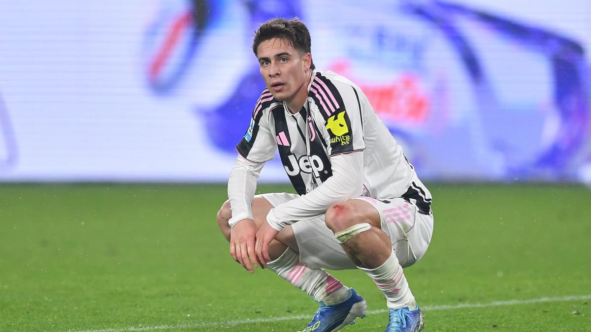 Kenan Yildiz durante un partido con la Juventus