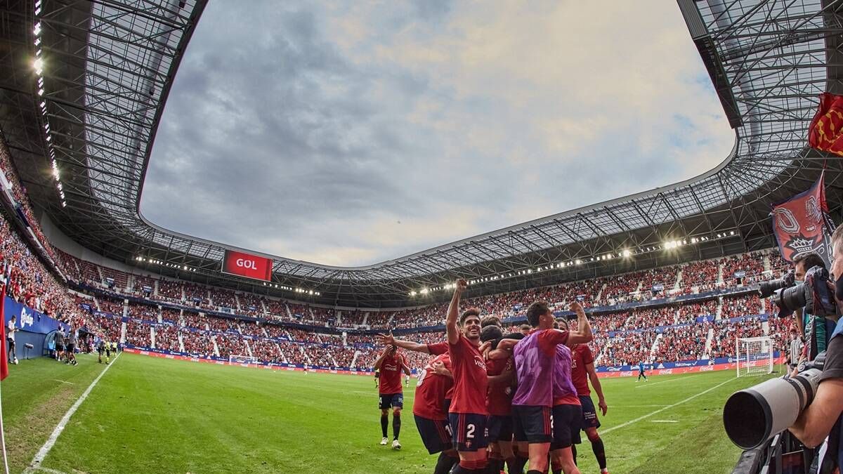 Los jugadores de Osasuna celebran un gol