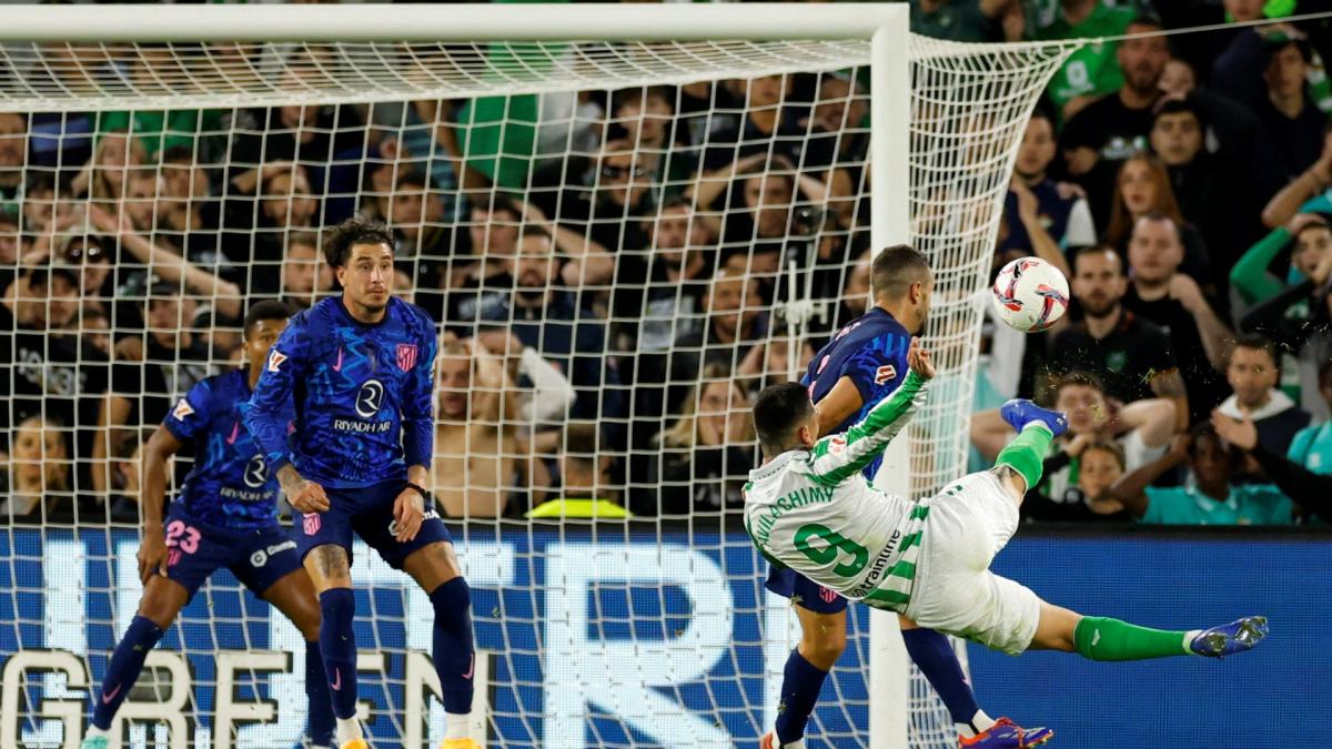 Chimy Ávila during a Real Betis - Atlético de Madrid