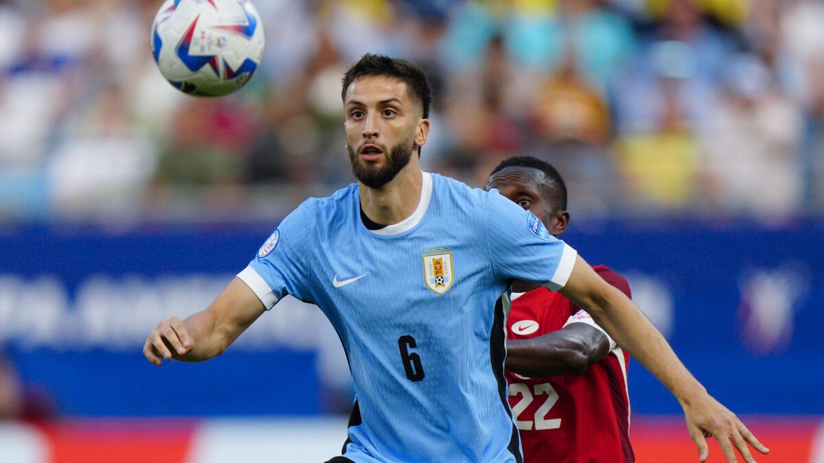 Rodrigo Bentancur durante un partido con la selección de Uruguay