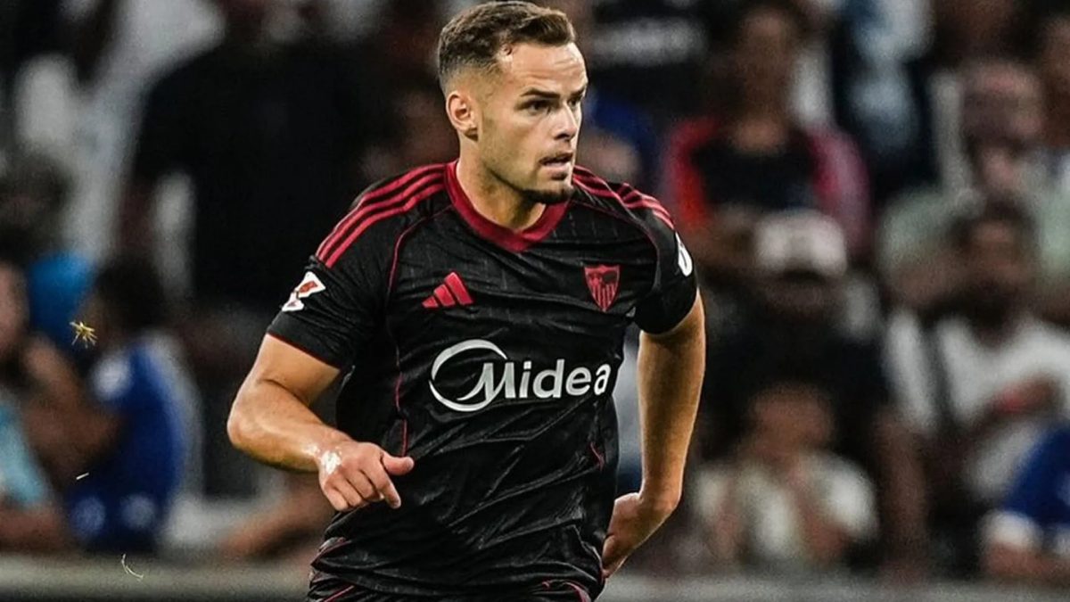 Ramón Martínez, young central defender of Sevilla