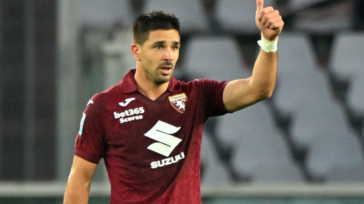 Giovanni Simeone durante un partido con el Torino