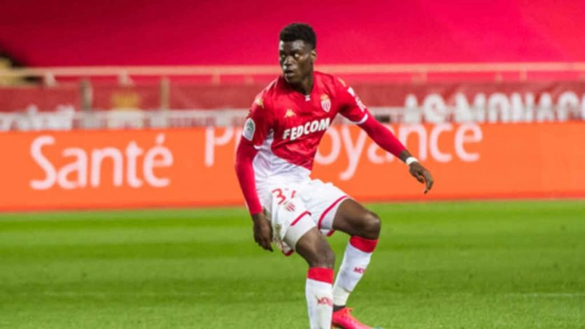 El Sevilla se acerca a Benoît Badiashile - Foto: El Español
