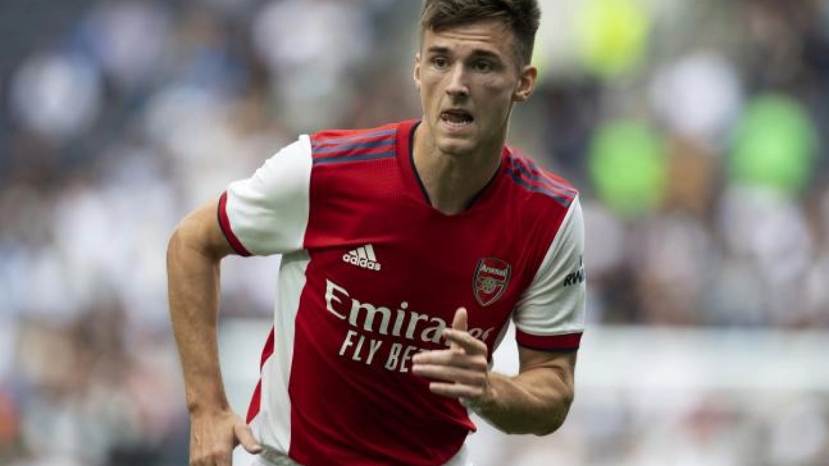 Kieran Tierney suena para el lateral izquierdo del Real Madrid.