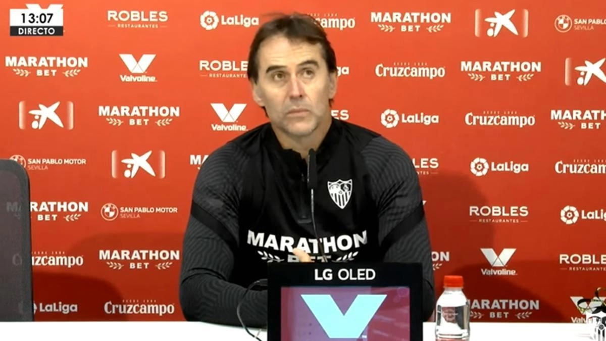 Julen Lopetegui, West Ham's coach, during his time at Sevilla.