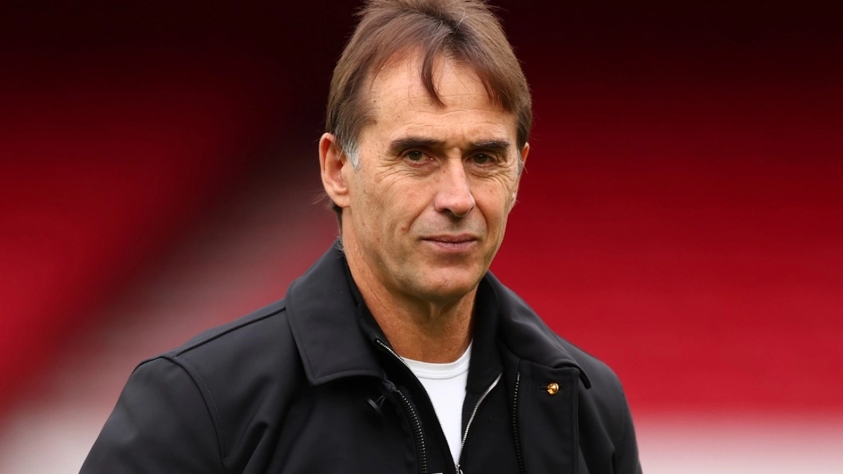 <p>Lopetegui offers to train Real Sociedad next year</p>