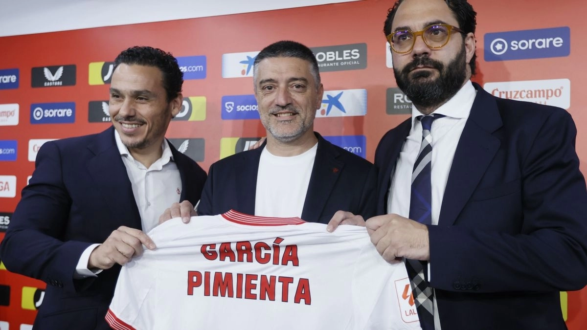 <p>García Pimienta, coach of Sevilla</p>