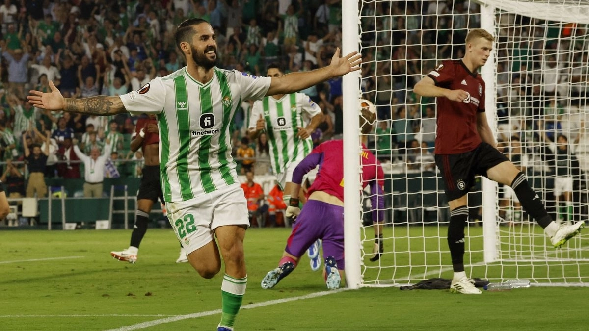 Isco Alarcón celebrates a goal with Real Betis
