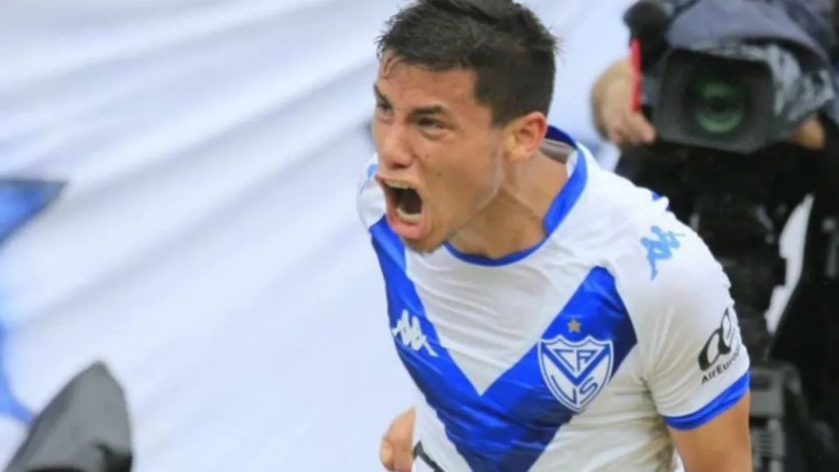 Lucas Robertone, exjugador de Vélez y actual centrocampista del Almería