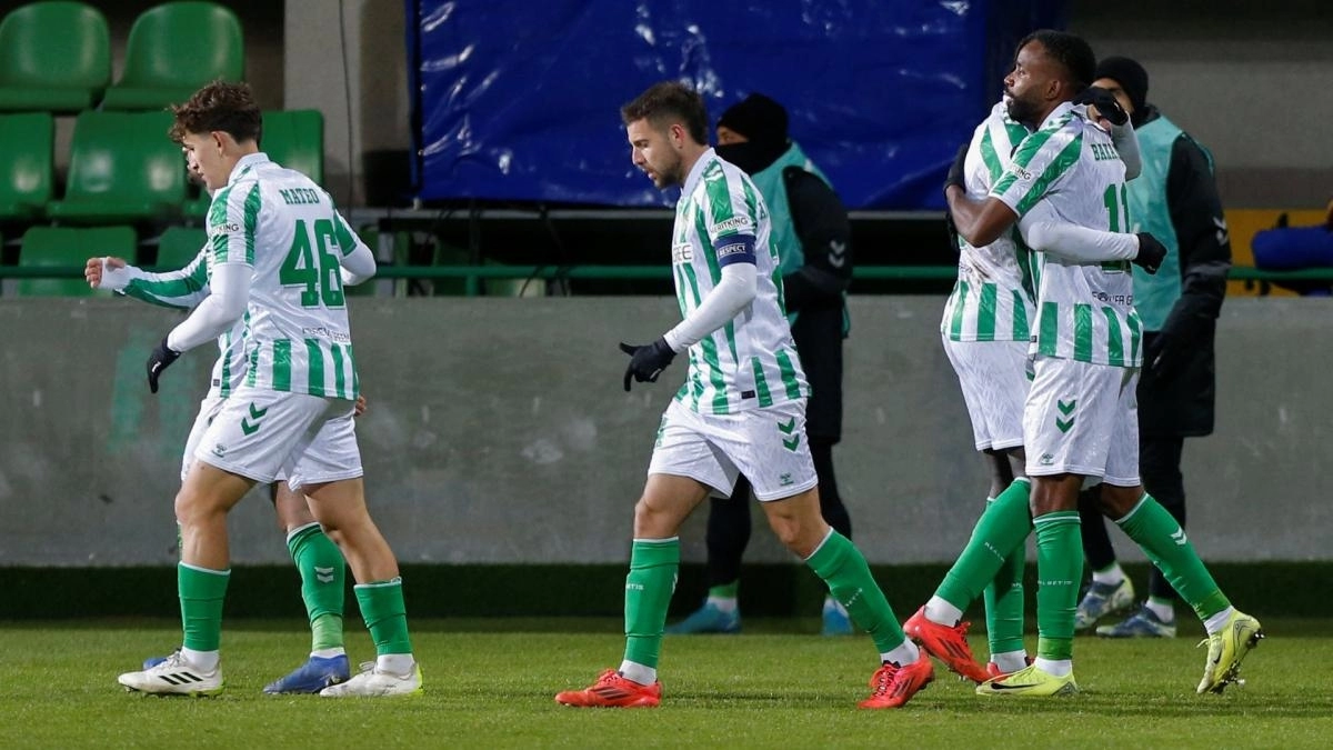 The players of Real Betis celebrate a goal