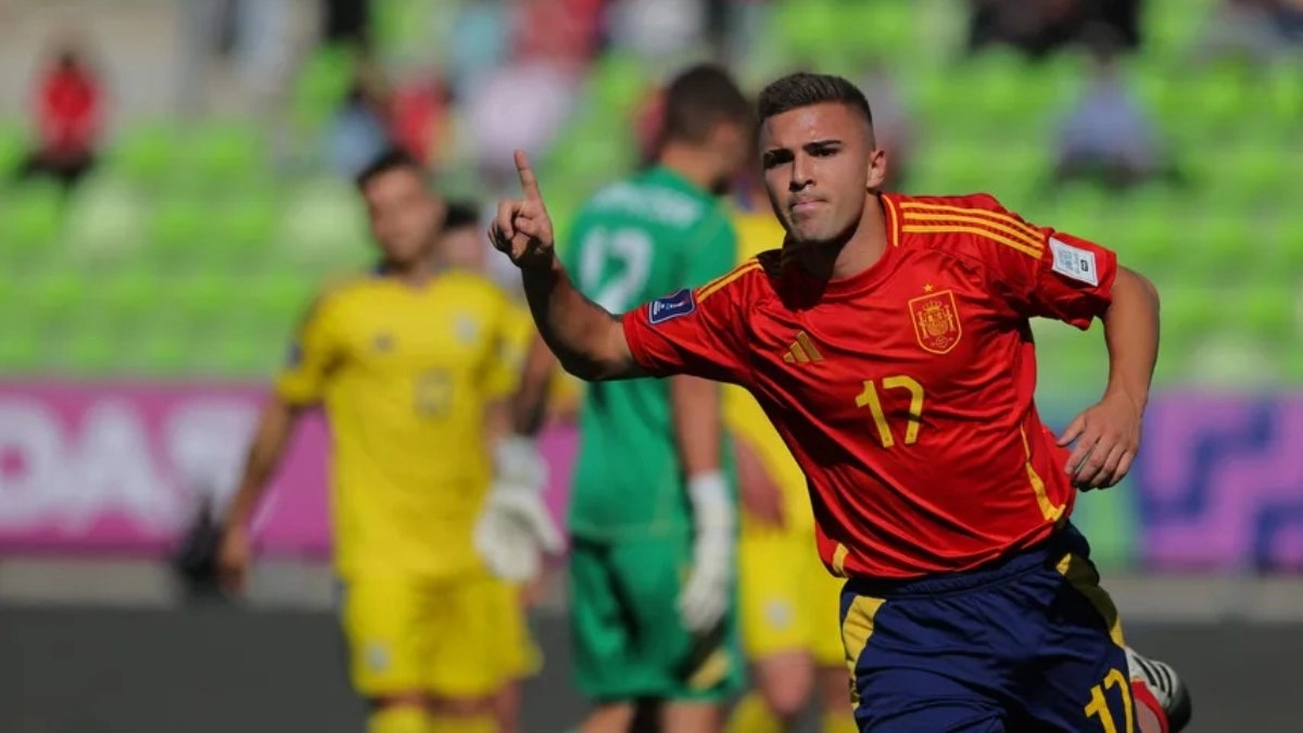 Pablo García celebra un gol anotado con España sub-20