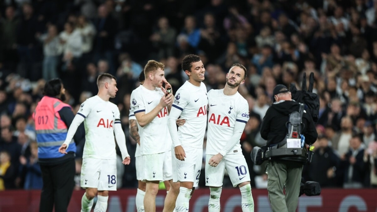 The Tottenham players celebrate a goal