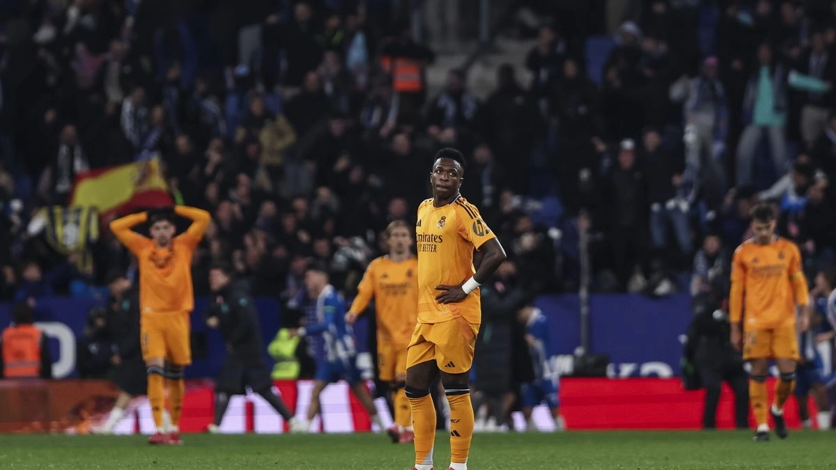 Los jugadores del Real Madrid tras un gol rival