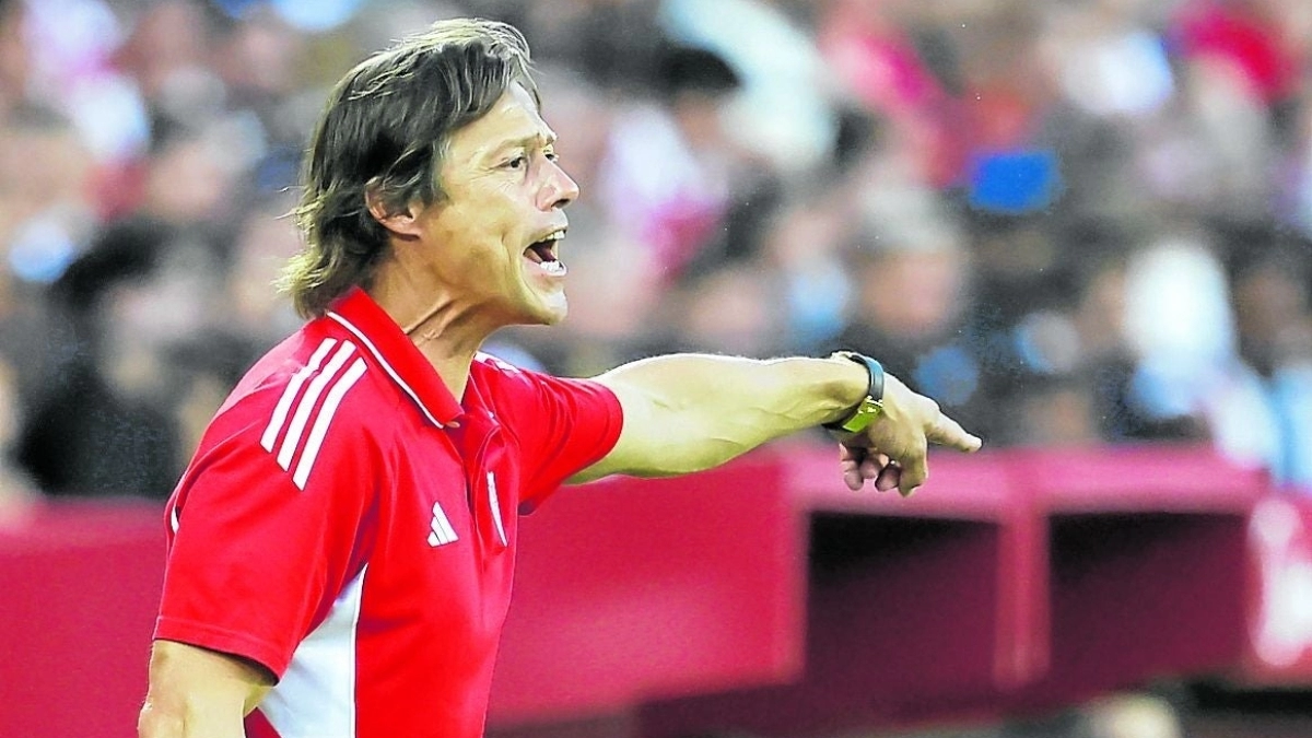El Sevilla pelea por Patrik Mercado / El Diario Vasco