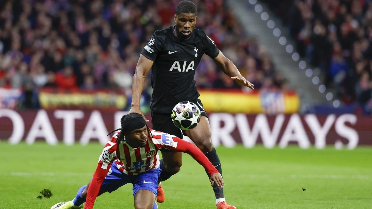 Ademola Lookman durante el Atlético de Madrid - Tottenham