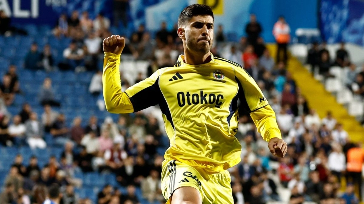 Marco Asensio celebra un gol anotado con el Fenerbahçe