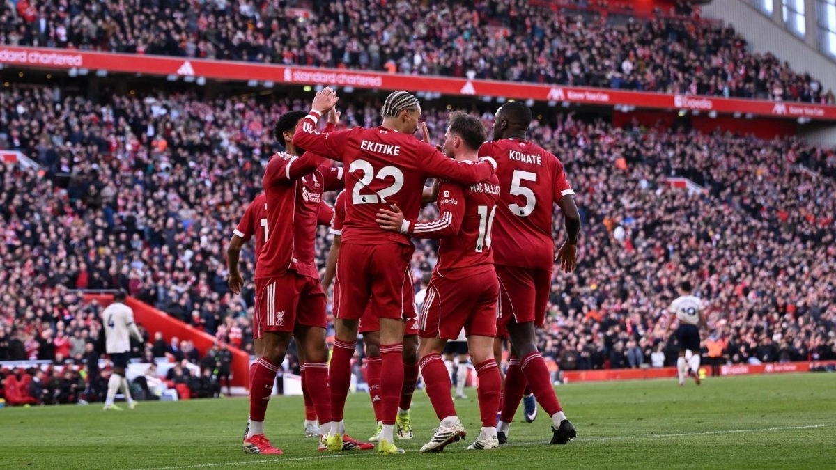 Los jugadores del Liverpool celebran un gol