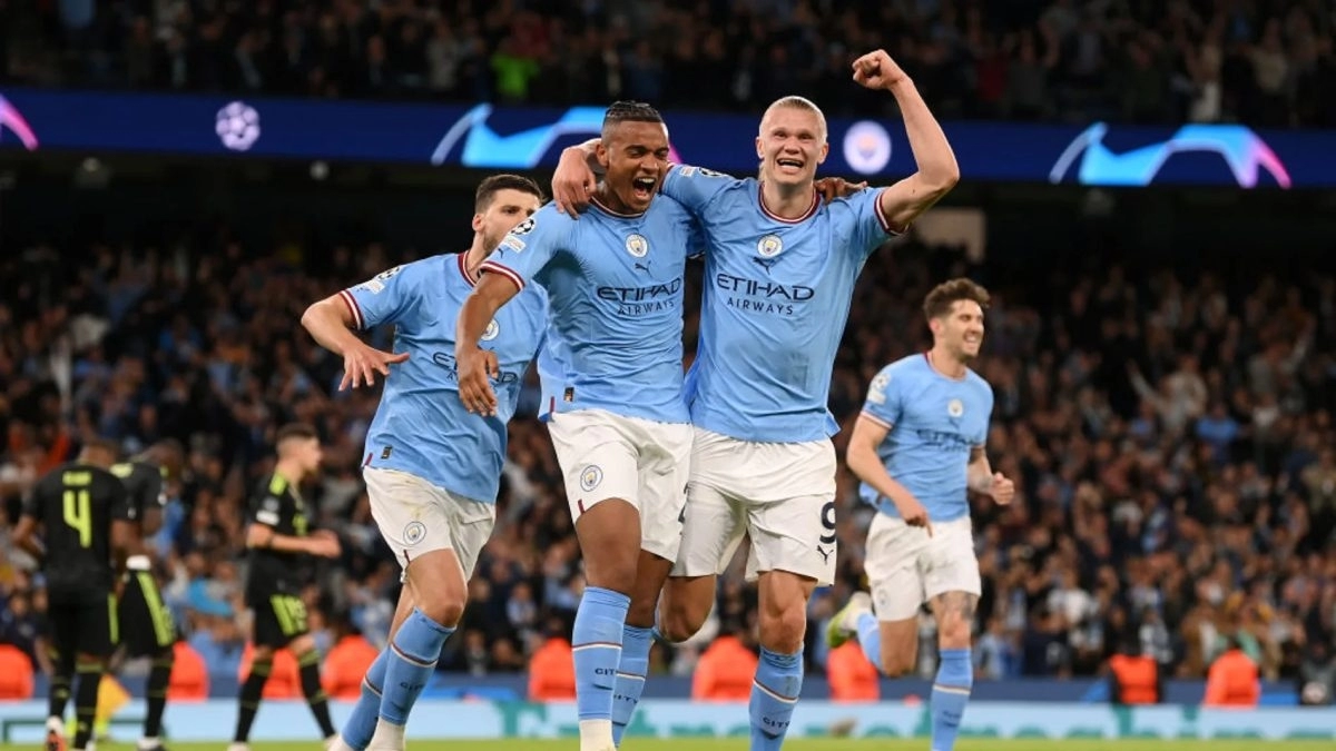 Los jugadores del Manchester City celebran un gol