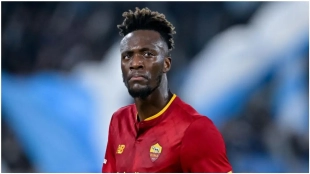 Tammy Abraham, delantero de la Roma que podría fichar por un club de la Premier League