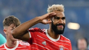 Choupo-Moting, delantero que se encuentra libre y que podría fichar por el Everton