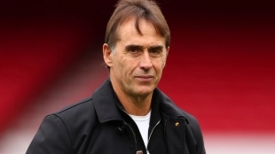 <p>Lopetegui offers to train Real Sociedad next year</p>