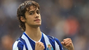 Rodrigo Mora celebrando la victoria con el FC Porto