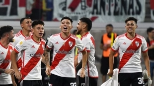 Los jugadores de River Plate celebran un gol