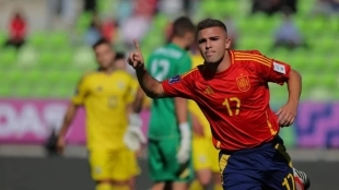Pablo García celebra un gol anotado con España sub-20