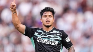 The club that has its eye on Raspadori and Cucho Hernández