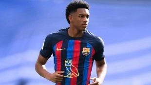 Alejandro Balde durante un partido con el Barcelona