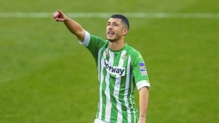 Guido Rodríguez during a match with Real Betis