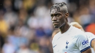 Valencia CF wants to sign Yves Bissouma as a free transfer | transfermarkt