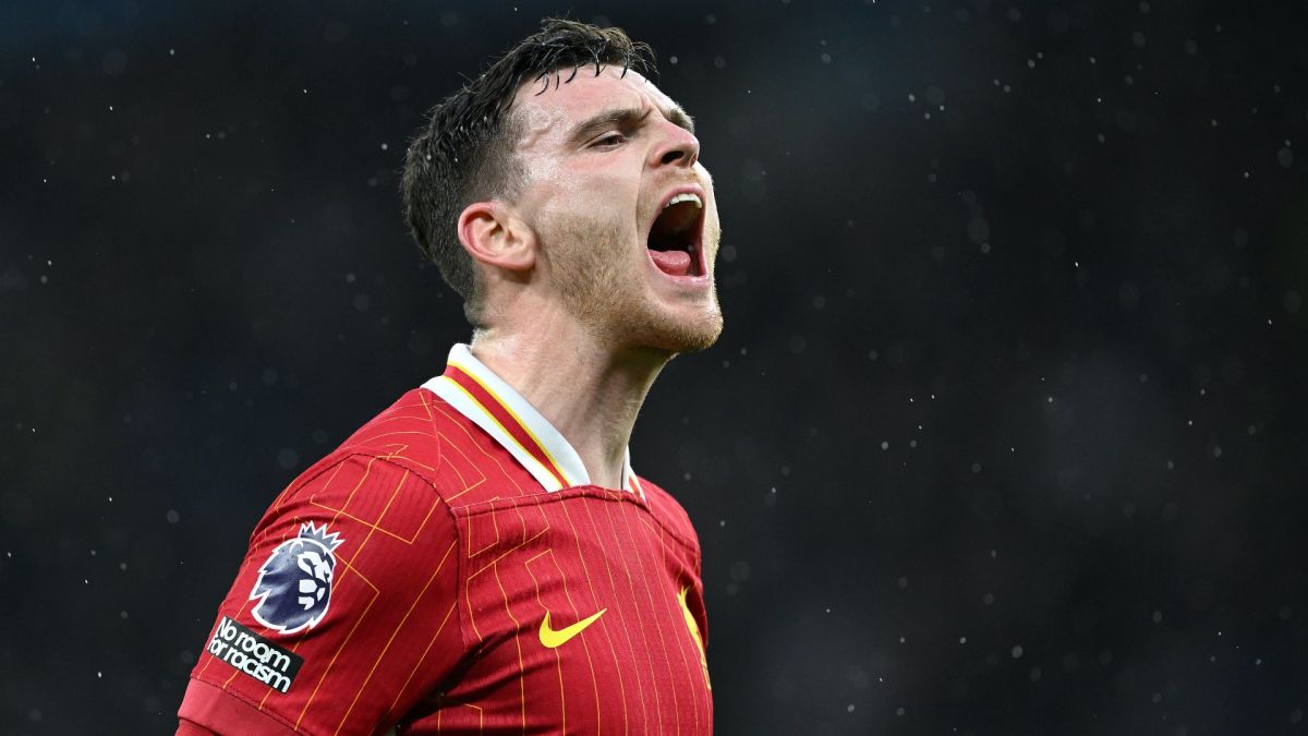 Andrew Robertson celebra un gol anotado con el Liverpool