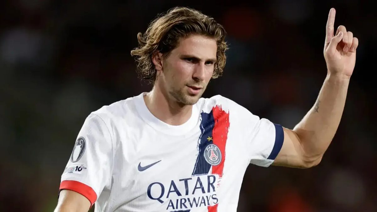 Ilya Zabarnyi durante un partido disputado con el PSG