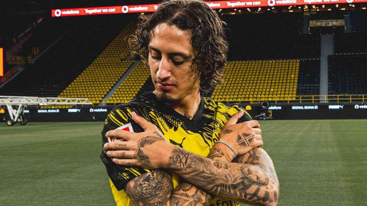 Fábio Silva durante su presentación con el Borussia Dortmund