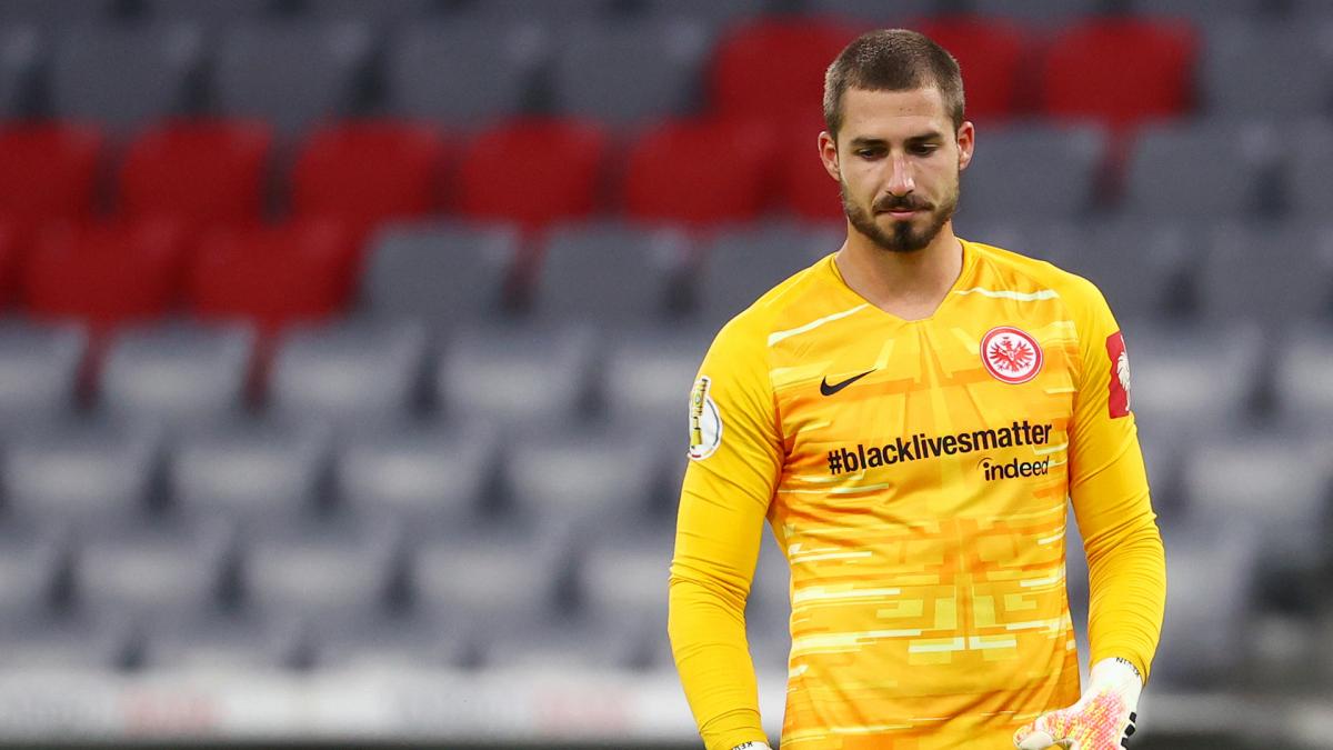 Kevin Trapp during a Bundesliga match