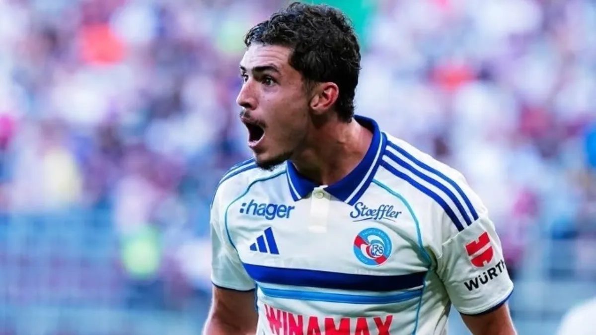 Joaquín Panichelli celebra un gol con el Estrasburgo