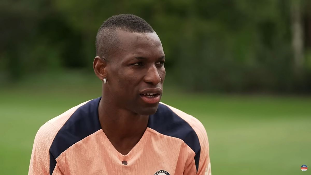 Nicolas Jackson during a training session with Chelsea