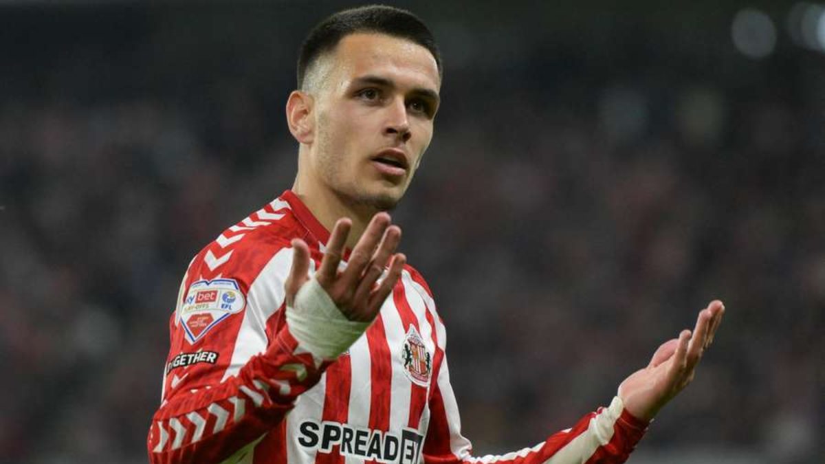 Enzo Le Fée durante un partido con el Sunderland