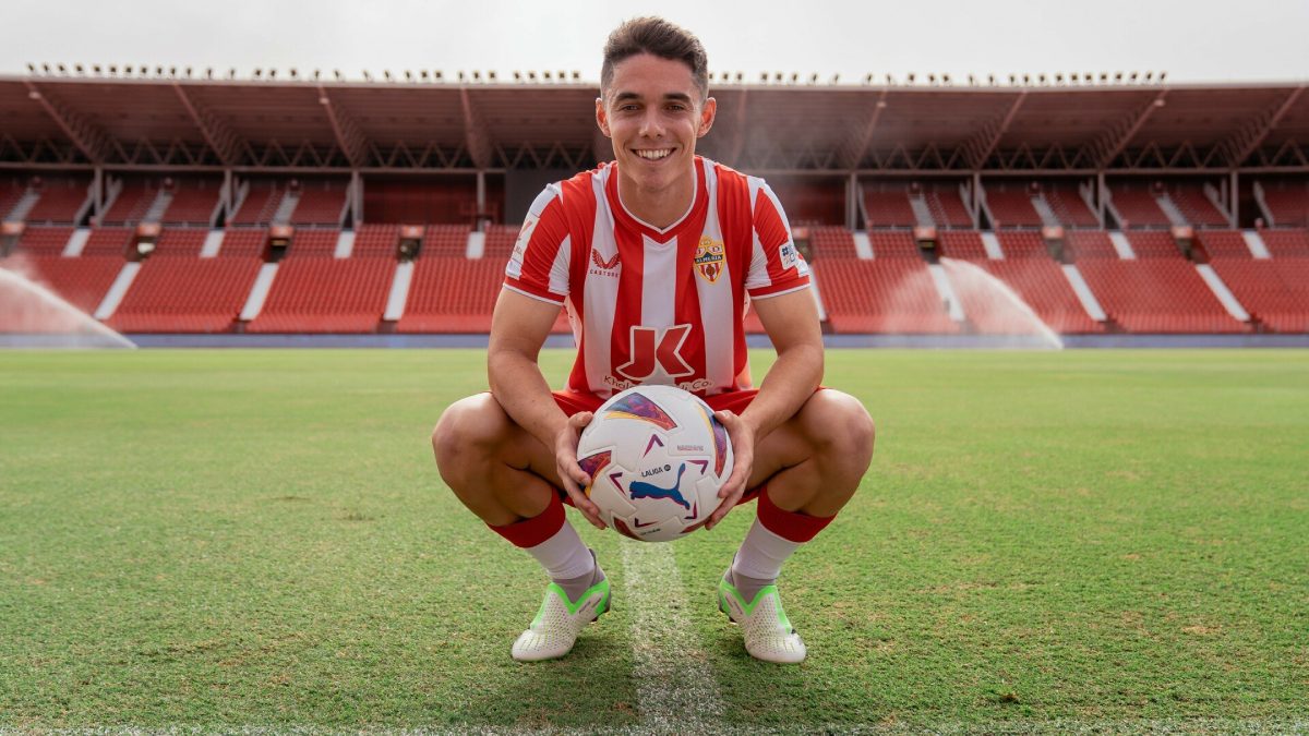 Sergio Arribas during his presentation with Almería