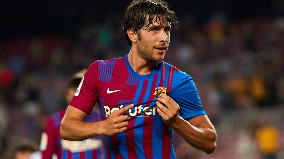 Sergi Roberto, a player for FC Barcelona who is in search of a new team.